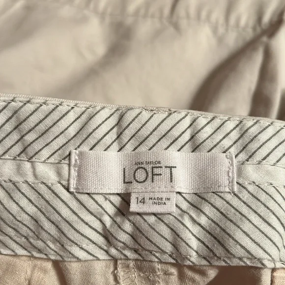 Loft sz 14 Women’s Light Tan Cotton Shorts w/ 4.5 inch inseam. - Picture 4 of 5
